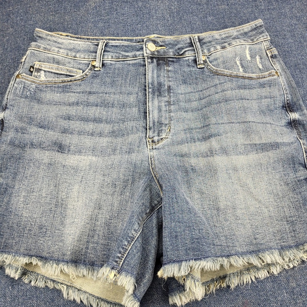 Judy Blue High Rise Distressed Raw Hem Denim Shorts 1XL Medium Wash